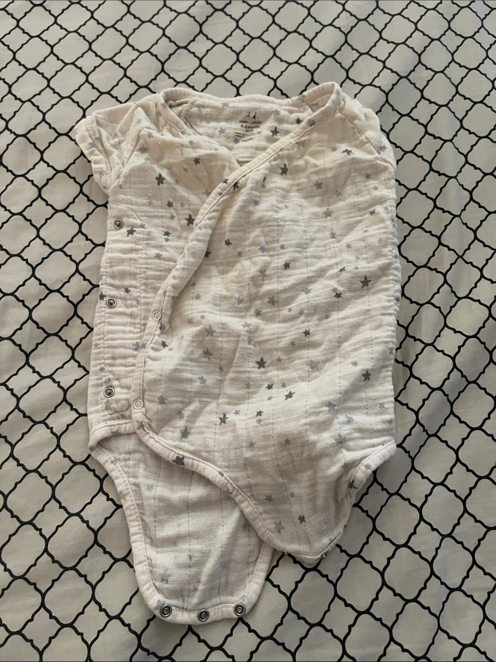 aden + anais Cream Muslin Baby Bodysuit with Gray and Light Blue Stars